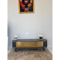 Comodă TV  gri cu șemineu electric și boxe Bluetooth